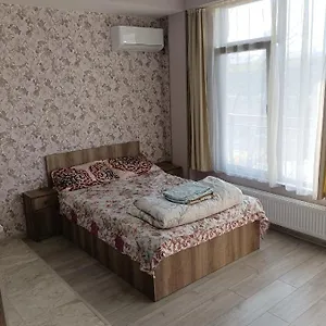 Apartment Mary's Cozy & Lovely On Very Quiet Khosharauli Street